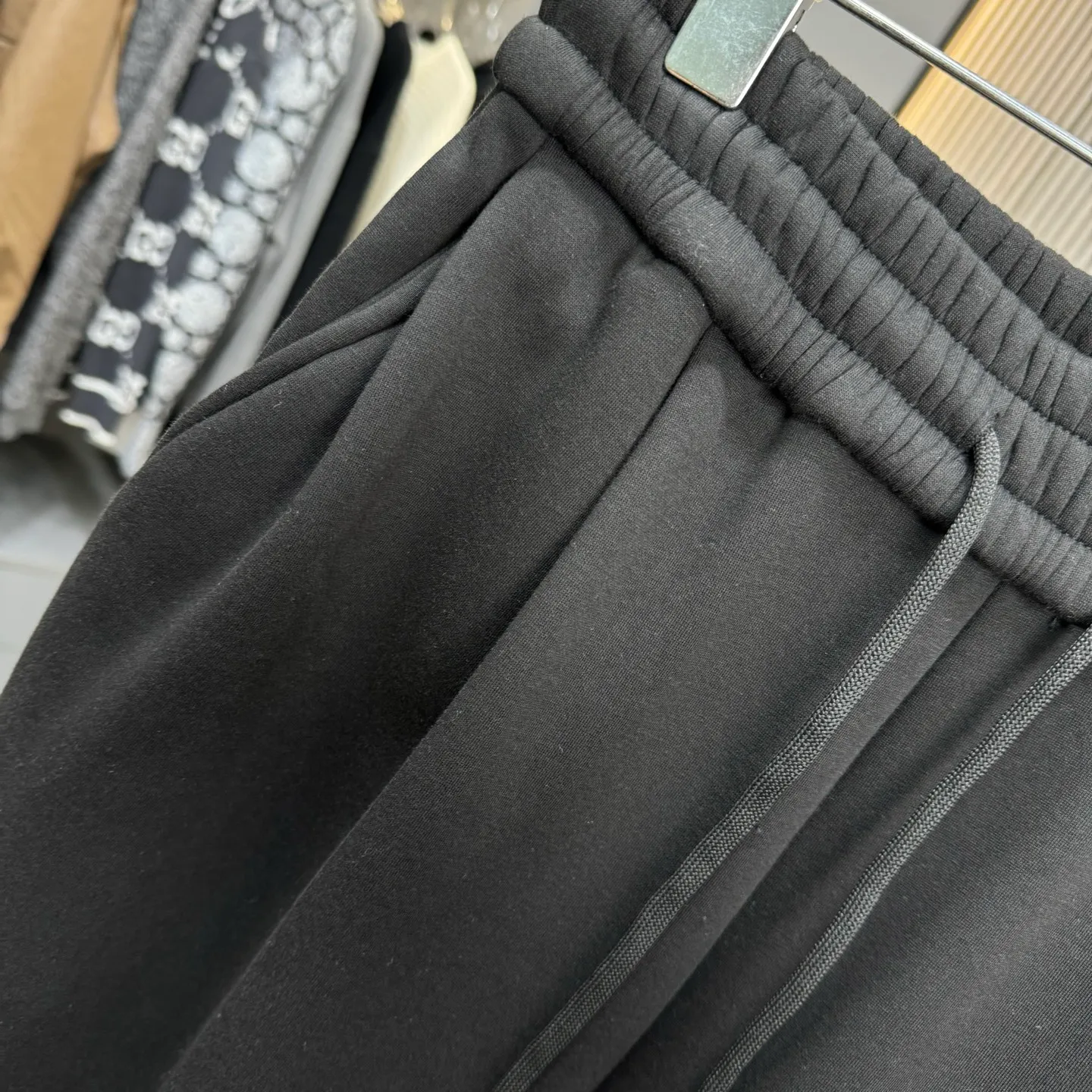 P280 polo Ralph Lauren 2025 autumn and winter new casual heavy industry suit is produced in high version! The top version of the trading company channel order, external orders for imported custom fabrics, high breathability and comfort, impeccable details, absolutely worth buying! This type of suit is also a must-have for lazy people. You don’t have to think about how to match it, you can just get it in one set! Brand element design concept, delicate and soft feel! It presents a casual cut and the upper body shape is great! On sale simultaneously on the official website! From a high-end men's positioning brand, the low-key luxury taste is irresistible! Exquisite workmanship and impeccable quality! The overall style is simple, fashionable and timeless, fully meeting the requirements of stylish and tasteful dressing! Size: S M L XL (or please state your height and weight when placing an order)